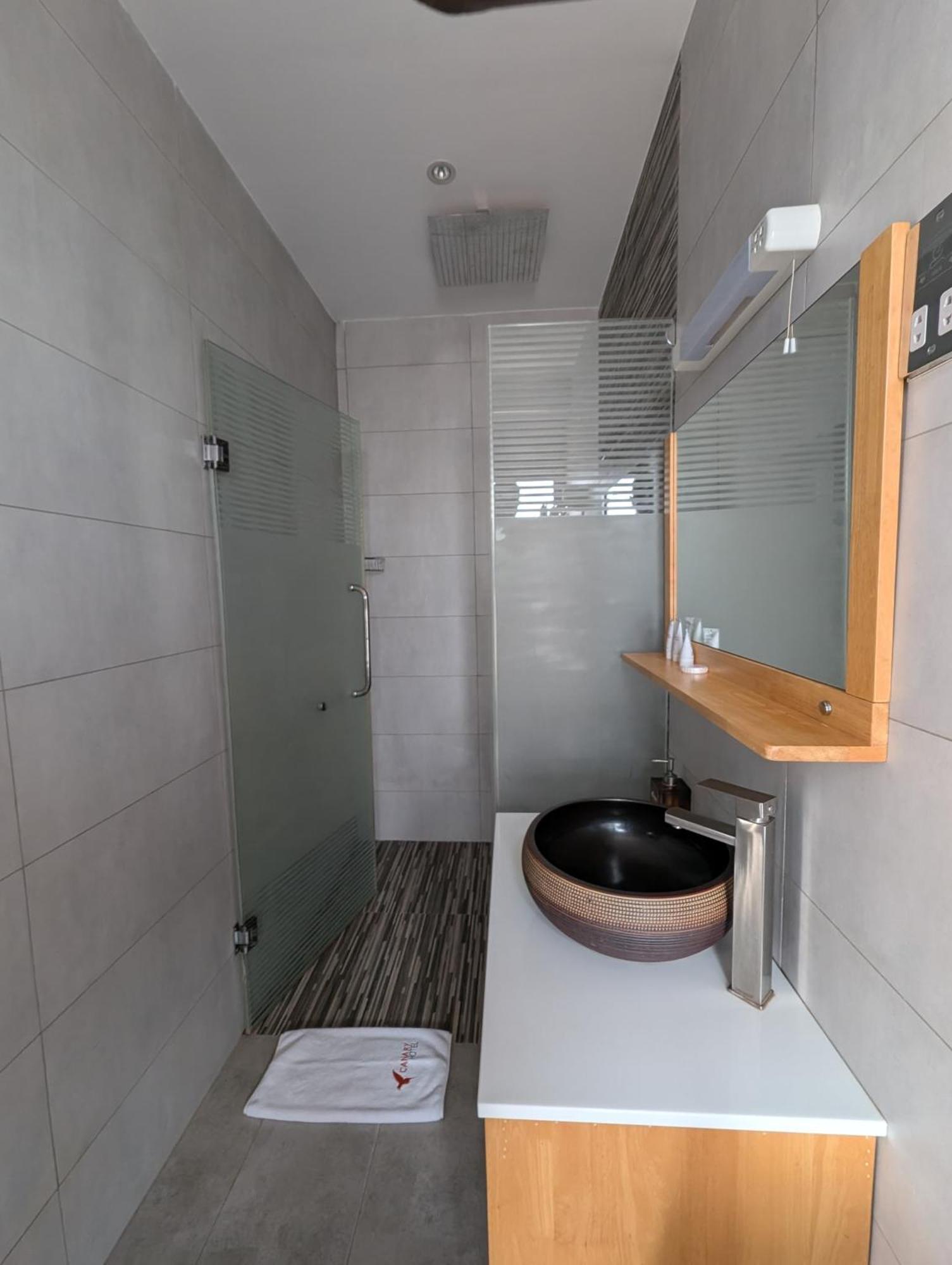 Canary Hotel Kampala Eksteriør billede